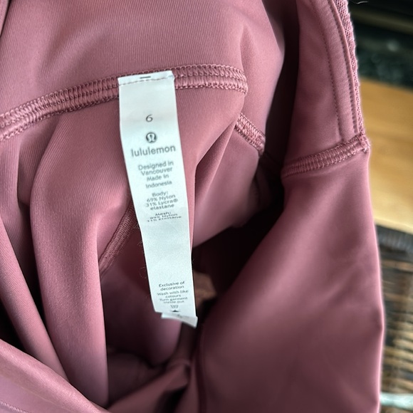 Lululemon Wunder Under High-Rise Tight* Flocked 28" Plumful size 6 - Picture 6 of 9